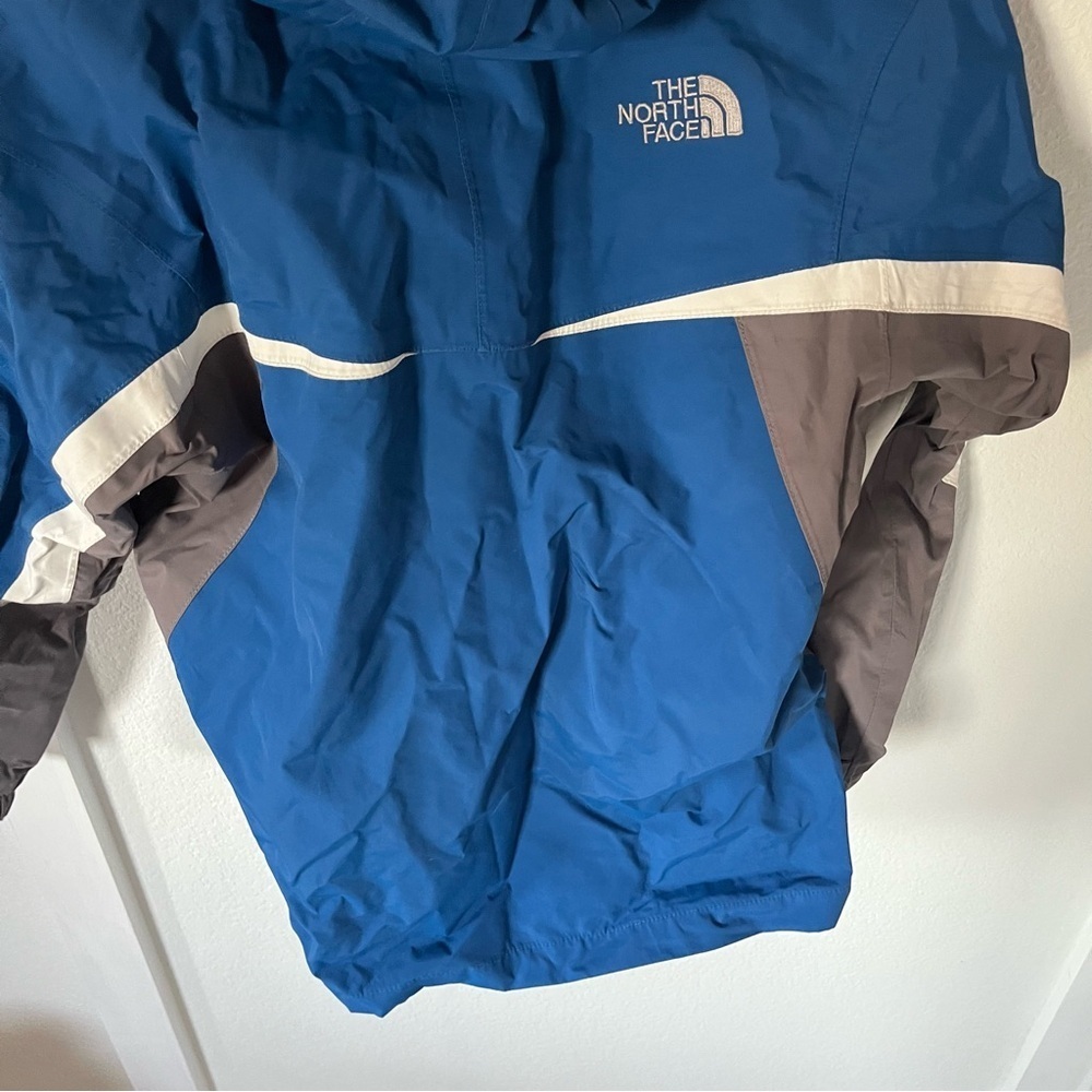 The North Face Boy's Large Hyvent Windbreaker Rain Coat. - Picture 9 of 11